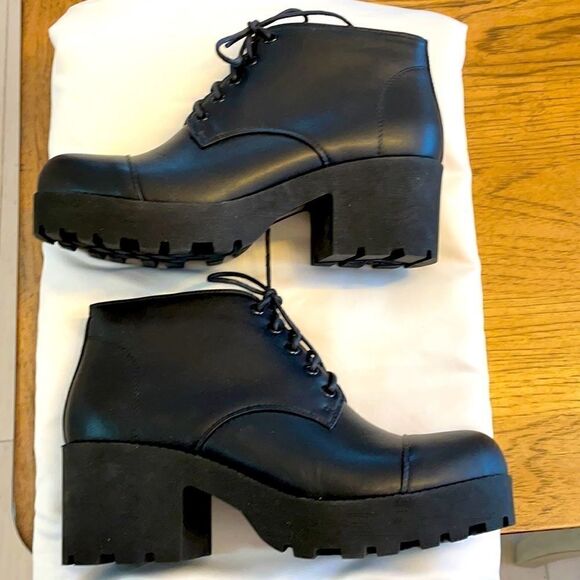 CHELSEA CREW BLACK PLATFORM BOOTIES.  NEW - Picture 1 of 9